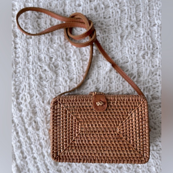 Wicker Crossbody - Lunchbox Style - Picture 1 of 4
